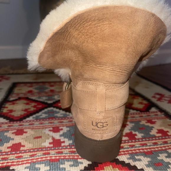 SUADE UGG BOOTS WITH BUCKLE - Picture 9 of 9